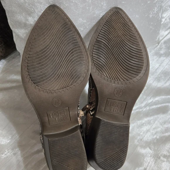 Snakeskin Ankle Boots By Time And Tru Size 7 1/2 EUC - Picture 8 of 8